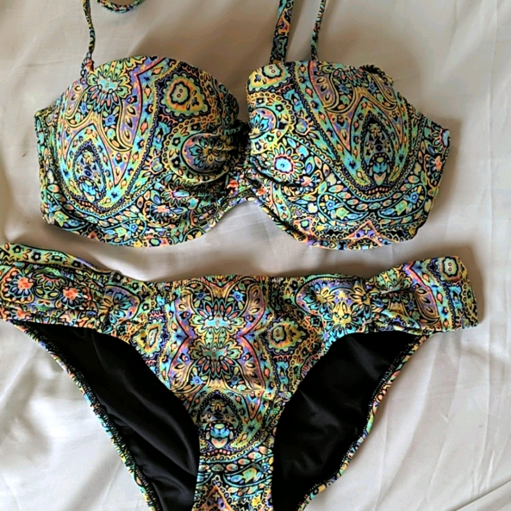 Victoria's Secret green paisley bikini